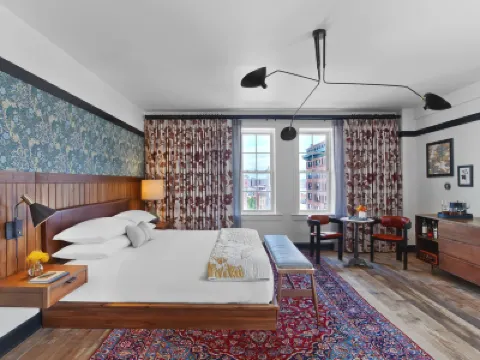 Revival Baltimore Hotel dekat Baltimore - Penn Station, MD