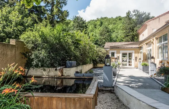 洛吉斯酒店 - 白色小屋,附設小酒館