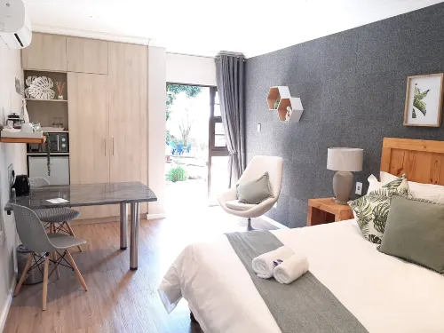 The Hillcrest Guesthouse - Airport Shuttle