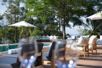 Latitude 0 Degrees - piscine