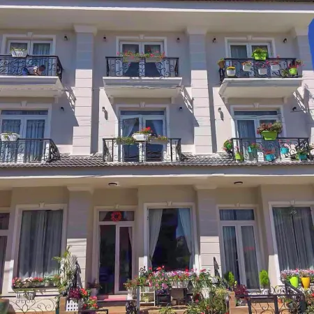 Jolie House