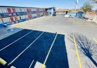 Budget Inn - parking