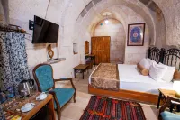 Caldera Cave Hotel & Restaurant
