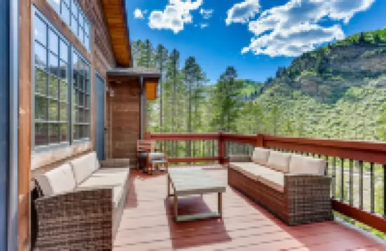 Valley Views, Hot Tub and Parking Included