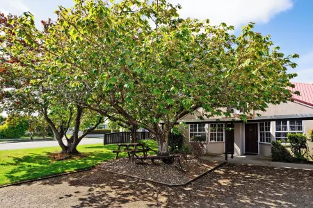 Balmoral Lodge Motel Отели в г. Инверкаргилл