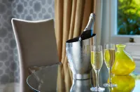 Alexander House Hotel & Utopia Spa - bar