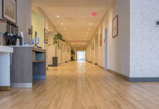 햄튼 인 & 스위트 스노퀄미