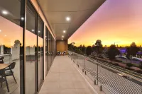 Indulge Apartments - City View Penthouses Hotels in Gol Gol