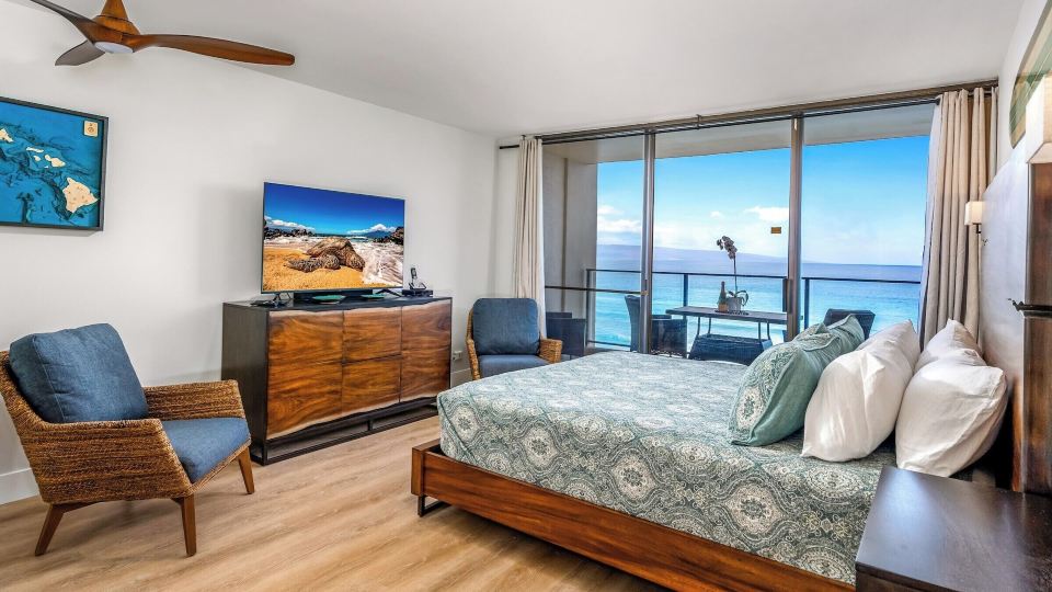 Oceanfront Kaanapali Studio Vistas