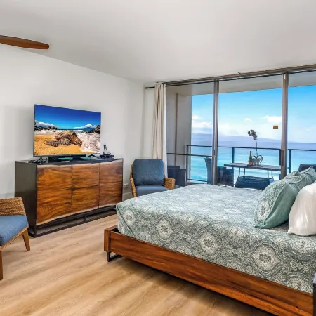 Oceanfront Kaanapali Studio Vistas