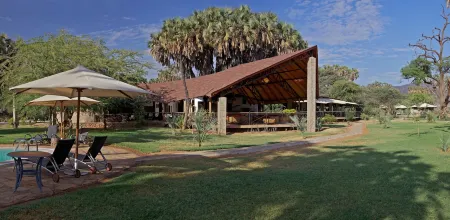 Ashnil Samburu Camp Отели в г. Isiolo West