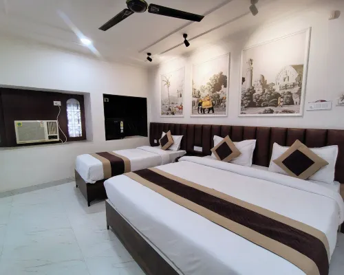 Hotel MRK Các khách sạn gần Sông Hằng