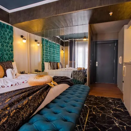 Moonday Hotel