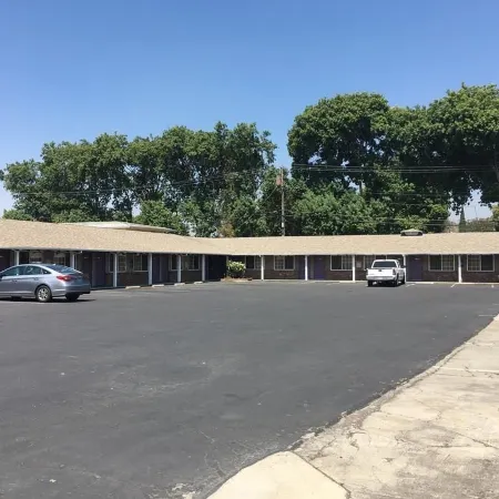 Sky Ranch Inn