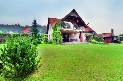 Comfortable, Large Holiday Home with a Garden