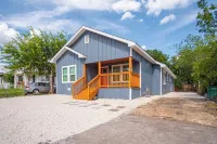 Comfortable 4BR2.5BA Family Home Near Riverwalk Hotels near H-E-B