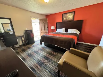 OYO Palm Leaf Motel Hotels near Ashland Train Station