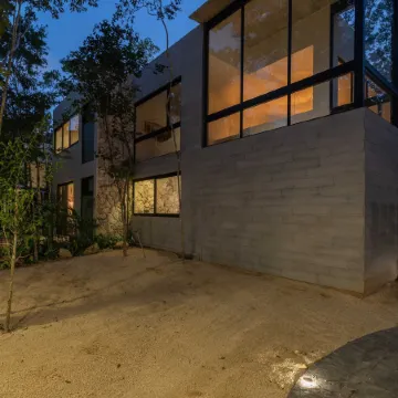 Twelve O’Clock Luxury Villas