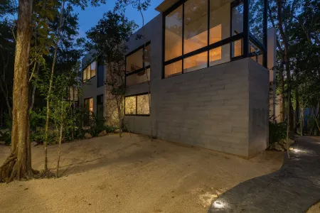 Twelve O’Clock Luxury Villas