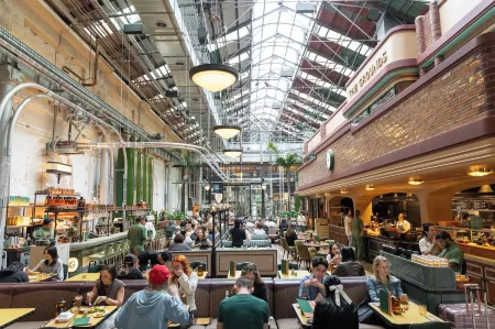 Hoteloco Отели рядом с достопримечательностью «PNR Lecture Theatre»