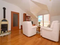 Bright Kaštela Apartment with Balcony and Private Parking Các khách sạn ở Kastel Stari