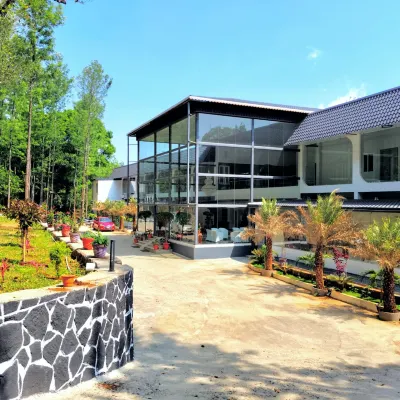Kolaahalam Mainland Resorts & Spa Các khách sạn gần Skandasramam Temple