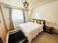 Spacious 4-bedroom with a pool Hotels in Athi River