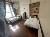 Spacious House- Parking Garden & Central Location Hotels near Matalan