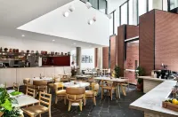 Veriu Green Square - Kitchens