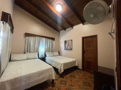 hostal marias Hotels near Sendero los sapos