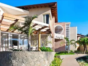 Abayomi Hotel