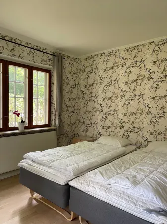 The Gatekeeper’s Cottage at Hindemae Estate – Cozy Stay in Historic Surroundings Отели в г. Ullerslev