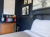 Cozy Patio and Luxurious Amenities - Charming Modern Studio