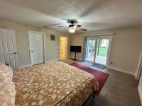 Peaceful Lakefront Home! Hotels in Keystone