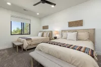 Indoor Sports Court, Hot tub, Sleeps 30+, Amazing Views!