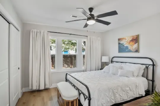 Lavish Living Retreat - Modesto, CA