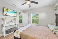 Charming 3-bedroom house with WiFi and AC in lovely Palm Bay