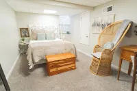 Charming 2 Bedroom - minutes to Samford and UAB!