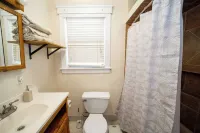 Charming 1-bedroom house in lovely East Orange with WiFi, AC