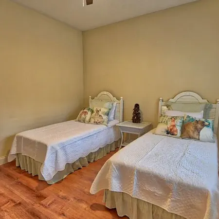 Charming 2-bedroom house with WiFi, AC nestled in the mountains of clayton