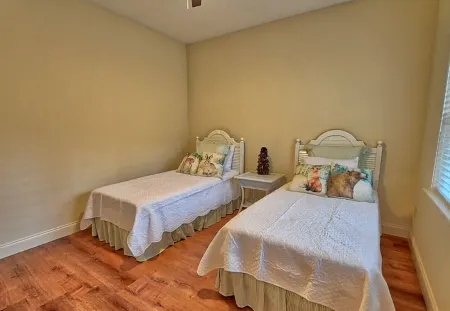 Charming 2-bedroom house with WiFi, AC nestled in the mountains of clayton