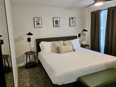 Gather together in Westfield - 8 people Hotels near D24