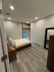 River Escape! Spacious 5-bedroom house on the river. 500 ft from trail access!
