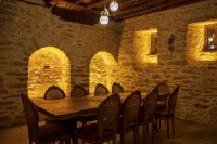 Saffronia 1900 Boutique Hotel - parking