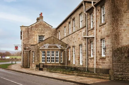 CBH The Devonshire Arms Hotel Отели рядом с достопримечательностью «Catgill Farm»