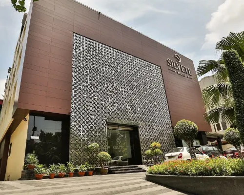 Silvete Hotel Hotels near KD Singh Stadium