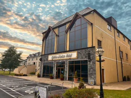 Leitrim Marina Hotel Отели в г. Каррик-он-Шеннон