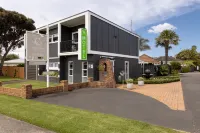 Cobblestone Court Motel - Wenzel Motels Hotels in 