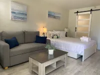Premier Waterfront Room, Tiki Bar & Grill, Live Music, Pool, Gym, Kitchenette