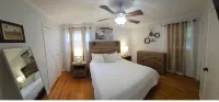 Spacious 4-bedroom house with Galleria_Pet-friendly. Fully fenced backyard. Hotels in Madison